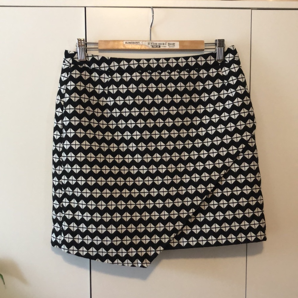 Asymmetrical geo print mini skirt